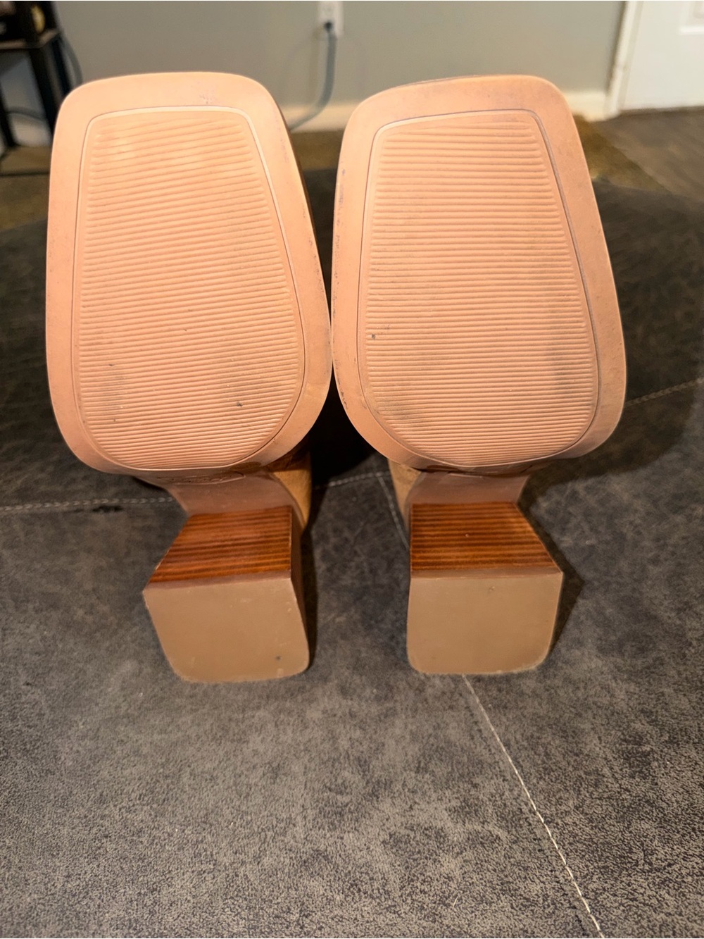 Crowne Vintage Suede Mid-Calf Block Heel Boots in Tan

New condition - Picture 3 of 4